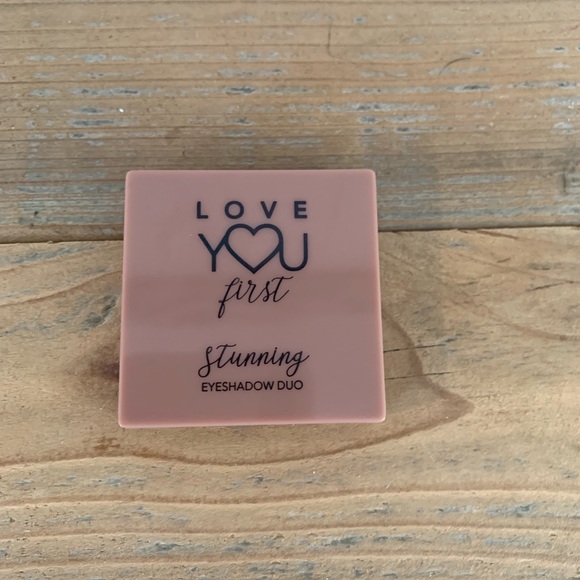 NEW! “lilac & blackberry” Love You First Duo Eyeshadow Compact with Mirror - Picture 2 of 4